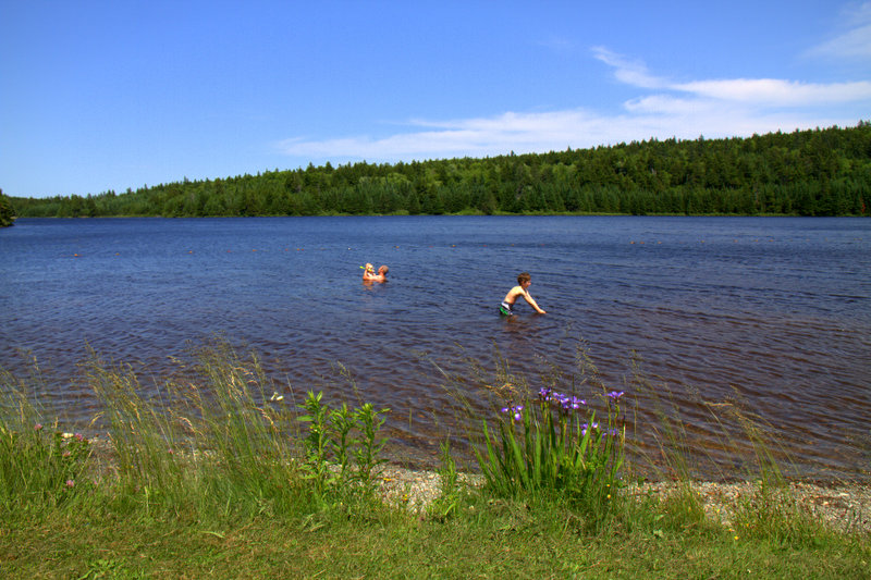 Le lac est un peu frais, mais ca fait du bien