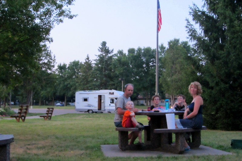 Un arret typique pour le repas... On mage a a l’extérieur du camping-car le plus possible.