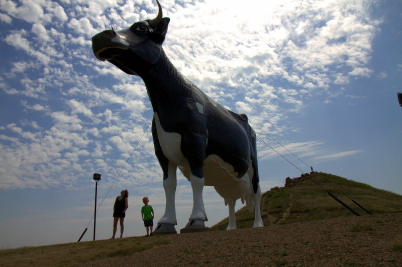La plus grosse vache au monde (non, aucun commentaire sur le fait qu'Orlane est aussi sur la photo)