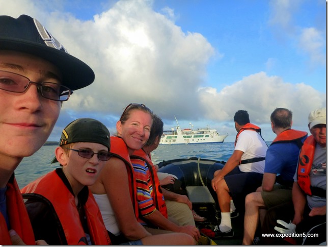 En route pour notre navire ! Galapagos, Equateur.