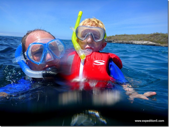 Clément a un peu peur des mamifères marins, mais se lance quand meme ! Galapagos, Equateur.
