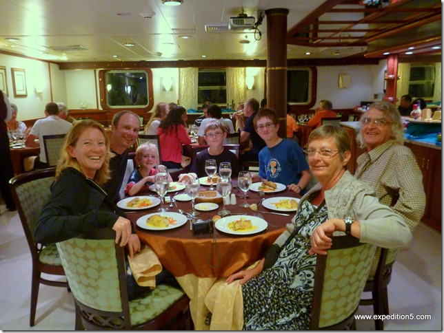 A taaaaable ! Isabella II, au large des Galapagos, Equateur.